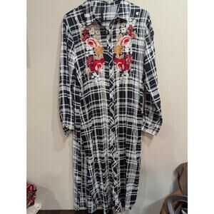 Pretty long sleeve black & white tartan style dress w/floral embroidery size M